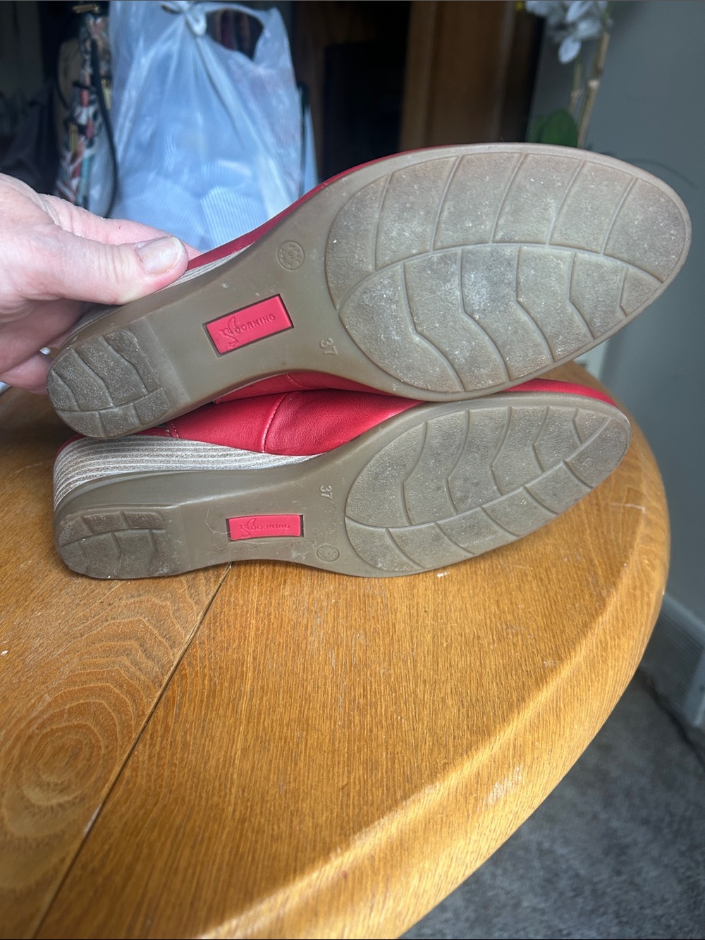 Dorking  women’s wedge sandal red size us7 /37 - Picture 9 of 10